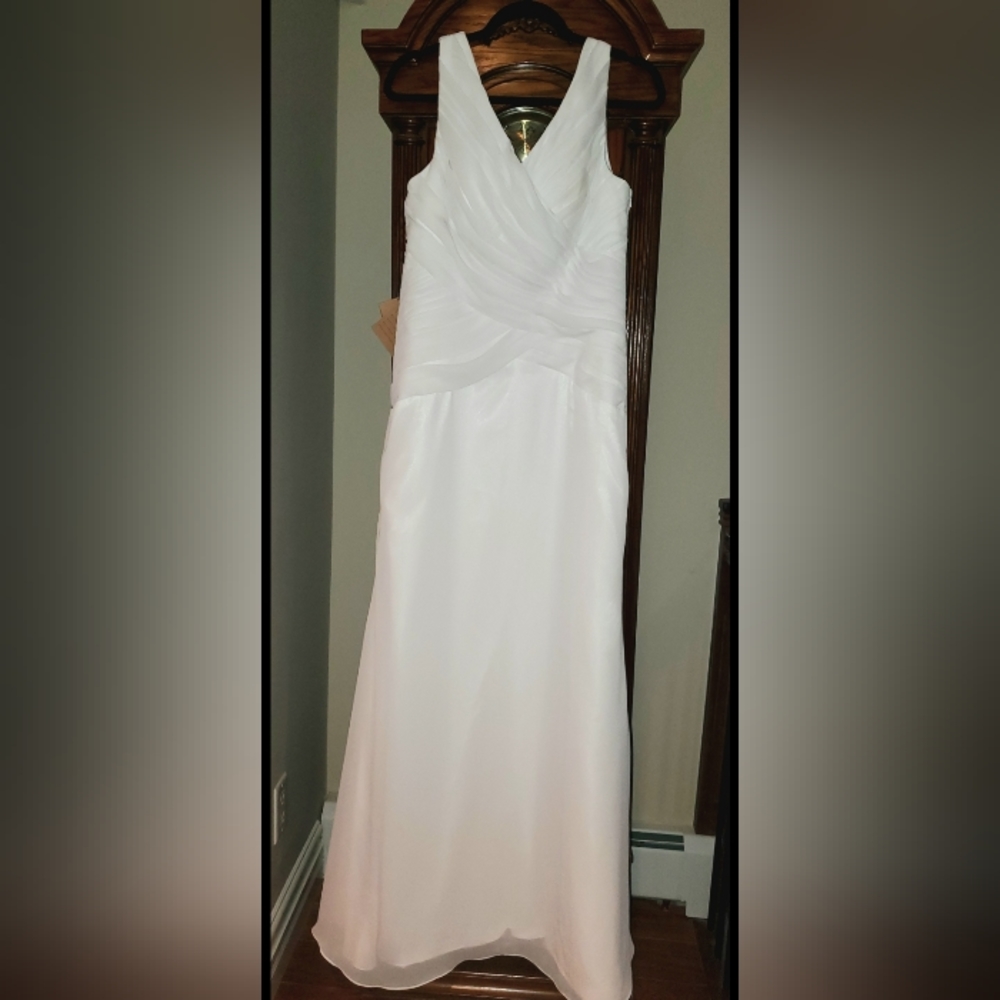 Beautiful, long,white gown, with V neck & V back, pleated rouched effect bodice.